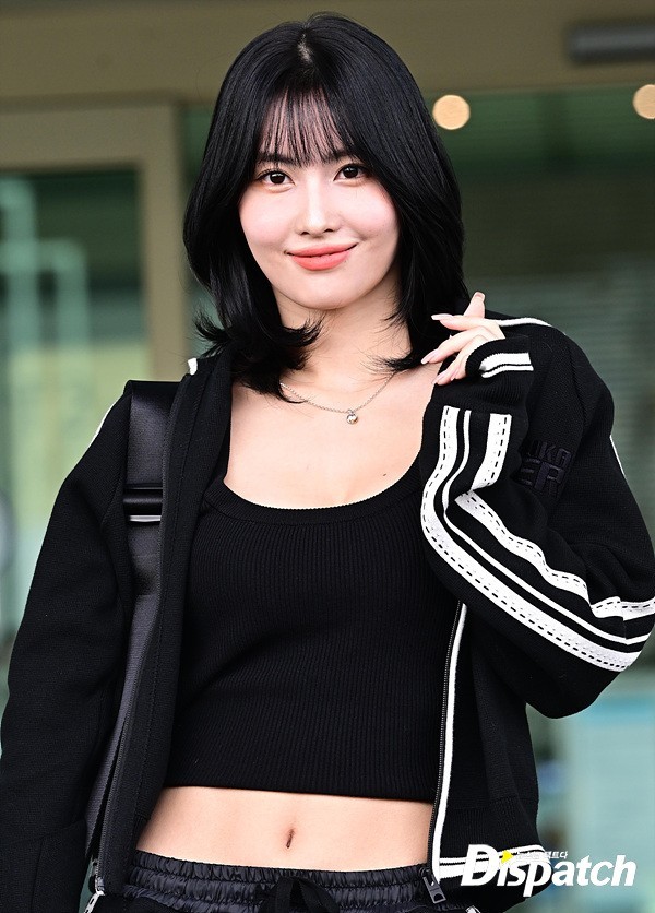 TWICE Momo's Airport Appearance Takes Adorable Turn With Wholesome Photobomb
