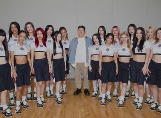 'The Debut: Dream Academy' participants met Bang Si-Hyuk