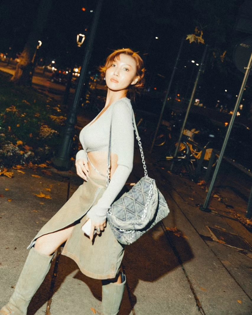 Hwasa, stylish and warm with a long cardigan… Fall crop top styling
