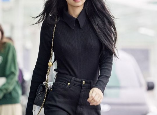 Cha Eun-Woo spotted at Incheon International Airport
