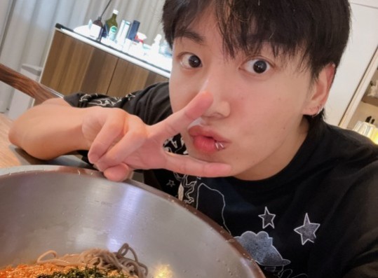 “I will eat well” BTS Jungkook, proof shot of Yangpoon Makguksu dish... Fans all over the world go ‘gulp ♥’