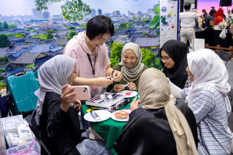 Visitors had the chance to take part in exciting games and workshops at the Korea Travel Fest 2023. 