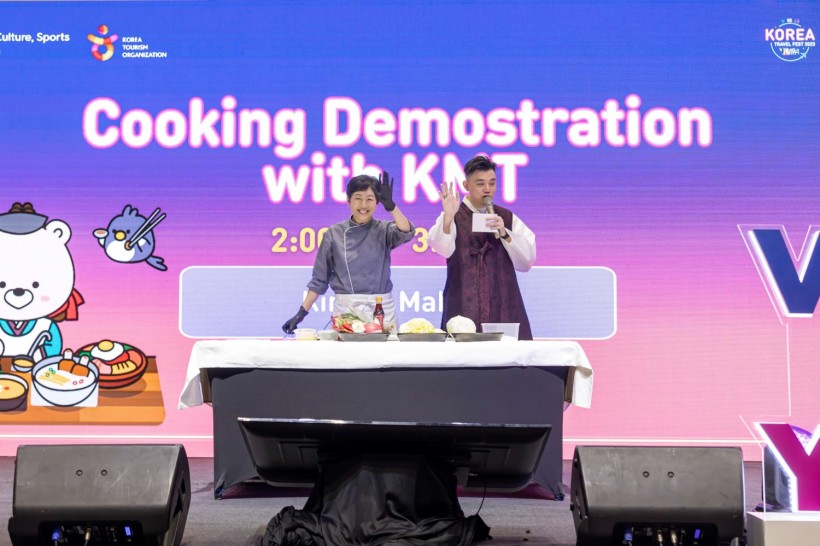 Visitors were mesmerized with various travel talk shows and cooking demonstrations during Korea Travel Fest 2023.  