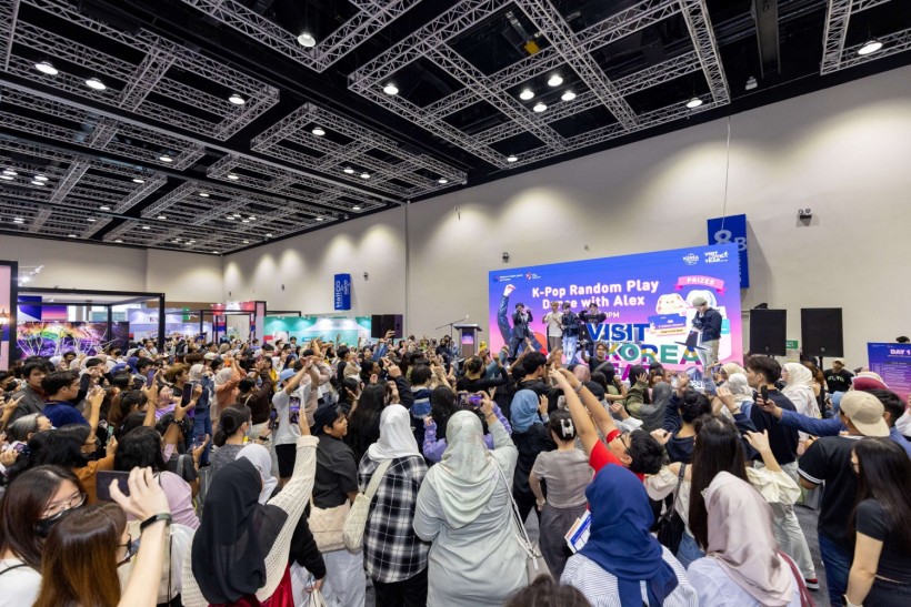 Visitors had the chance to showcase their moves and dance with Alex Ho and Kingsman on their favorite K-Pop songs at the Korea Travel Fest 2023. 