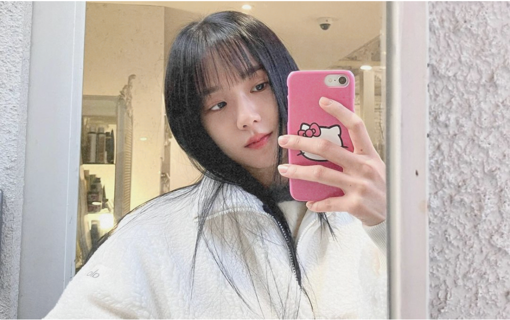 BLACKPINK Jisoo Stuns Blinks with a Youthful Bangs Makeover — Photos Inside