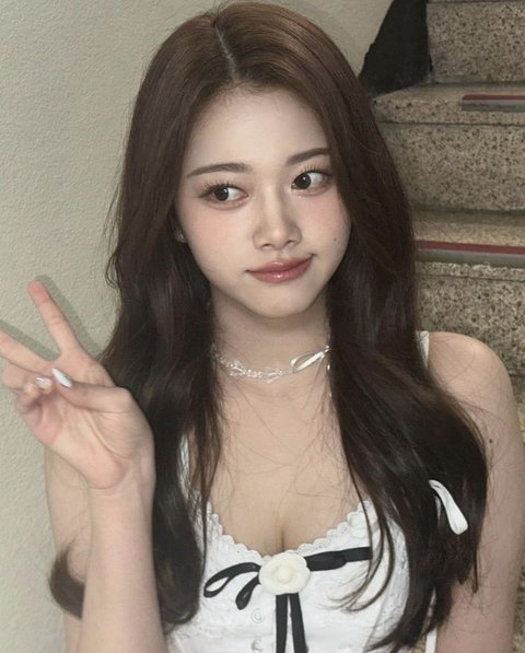 Tzuyu & Yuna Lookalike? THIS 4th-Gen K-pop Female Idol's Visuals Has Stans Raving for 'JYP-like' Visuals, Height, More