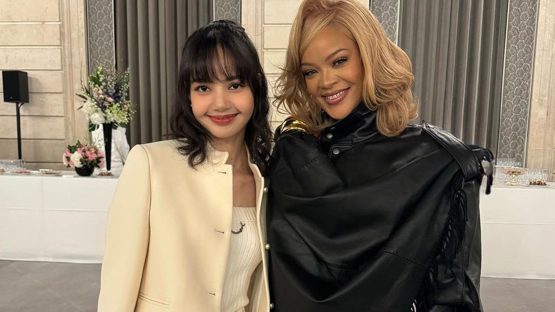 BLACKPINK Lisa & Rihanna’s Unexpected Bond at ‘Yellow Coin Concert’ Unveiled— Hint About Collaboration?