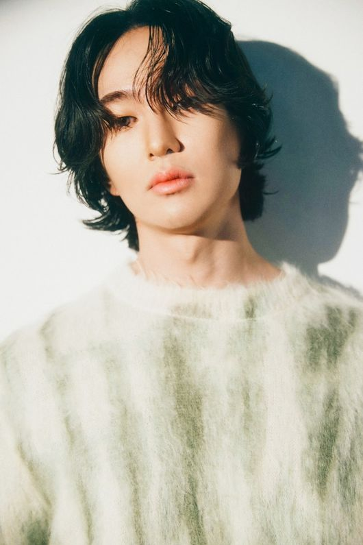 SHINee Onew Becomes GRIFFIN Entertainment's 1st Artist, Label Releases Idol's Profile Photos