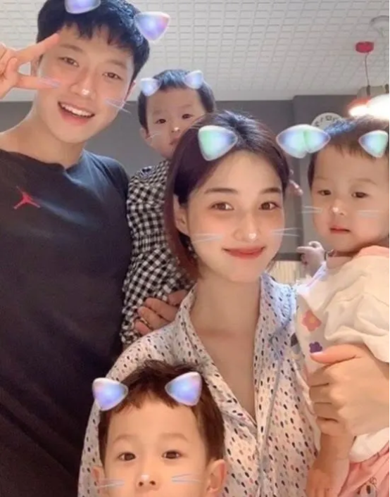 Minhwan, Yulhee, and their kids.