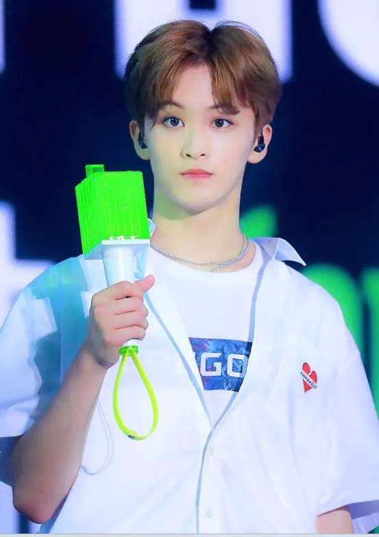 NCT’s Mark holding the lightstick