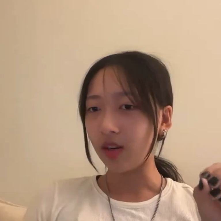 Bang Chans Schwester von Stray Kids spricht sich gegen „unangemessene“ Kommentare zu ihrer Familie aus: „Das ist widerlich“