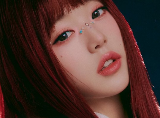 IVE Jang Wonyoung Opens Up About Scrutiny Female Idols Face in Latest Song