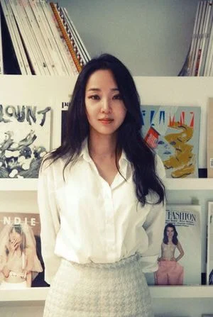Min Hee Jin elogiato per le immagini in mezzo al conflitto con HYBE, ma riceve reazioni contrastanti da parte del K-pop