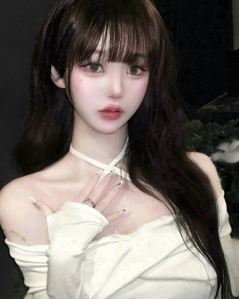 Influencer Known as 'IVE Jang Wonyoung Lookalike' Draws Flak For 'Real' Visuals