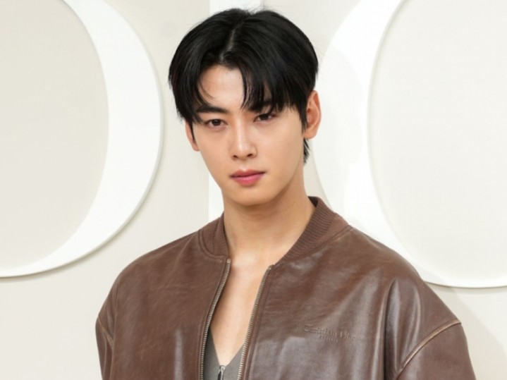 ASTRO Cha Eun Woo's Outfit At Paris Fashion Week Leaves Netizens Unimpressed: 'WTH DIOR'