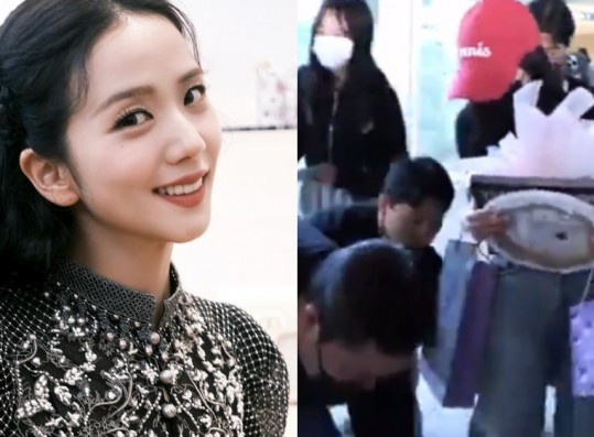 BLINKs Concerned After Fans Throw Gifts At BLACKPINK Jisoo In The Airport