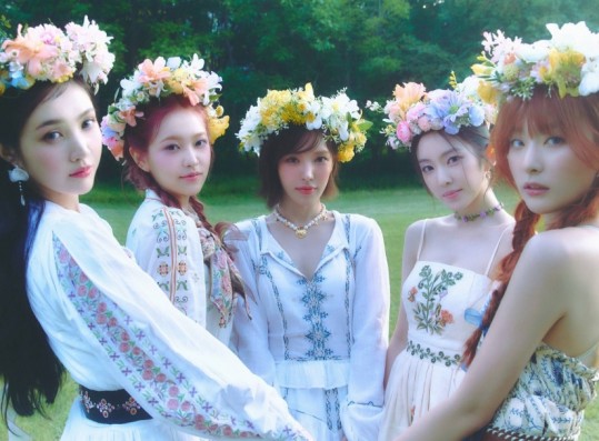 Red Velvet 'Cosmic' Fashion: Get Your 'Summer Horror' Vibe On With THESE 5 Festive Outfits