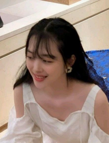 Late Sulli's Past Photos Reminisced By K-pop Fans: 'Her Smile Was So Pretty'