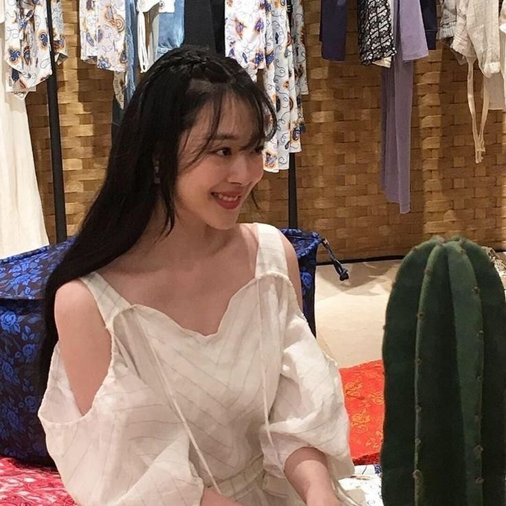 Late Sulli's Past Photos Reminisced By K-pop Fans: 'Her Smile Was So Pretty'