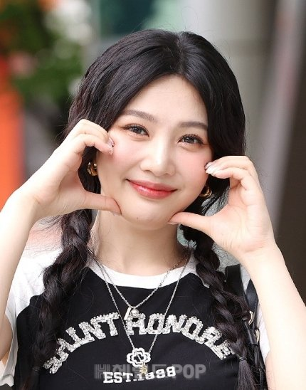 Red Velvet Joy Complimented For Pretty Visuals, Sparks Attention On Eyelids: 'Cute Princess'