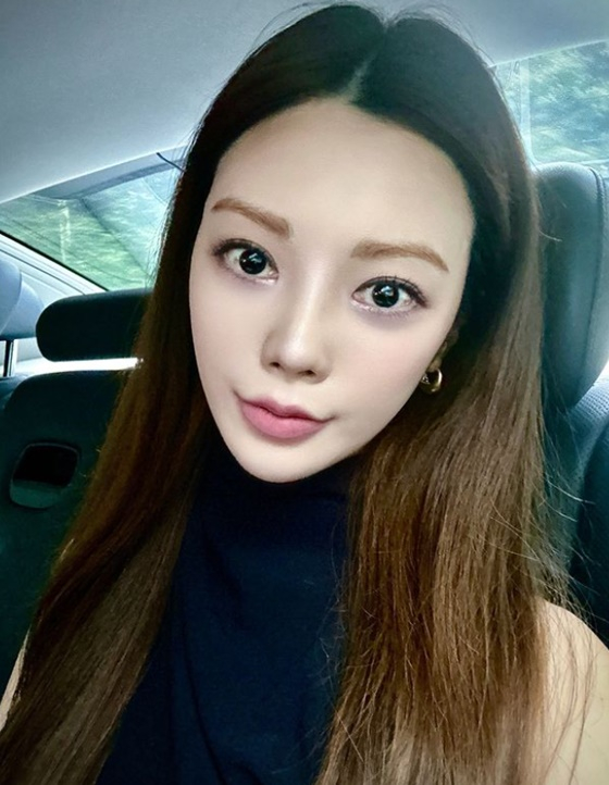 Former 2nd-Generation Female Idol Shocks K-Netz With Changed Visuals: 'This Isn't A Filter?'