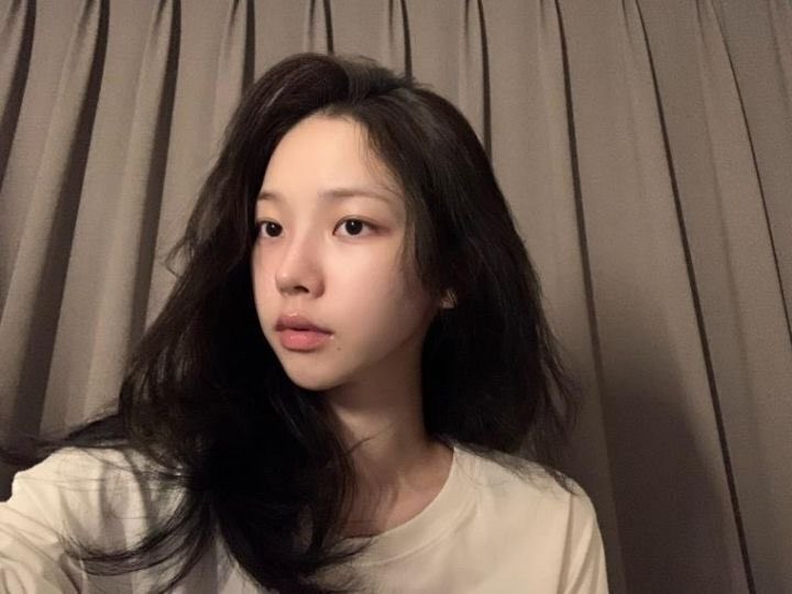  'She's Prettier With Bare Face'