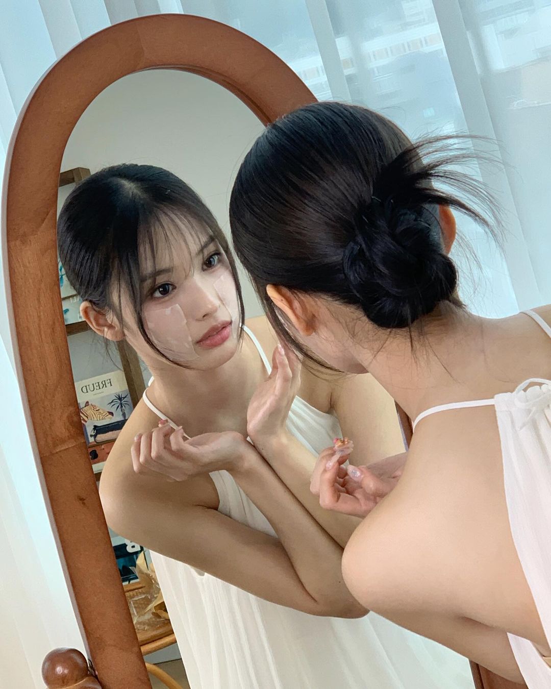 インフルエンサーとしてのJINNI？アイドルの投稿にファンは彼女の将来を心配：「なんて無駄なスター性」