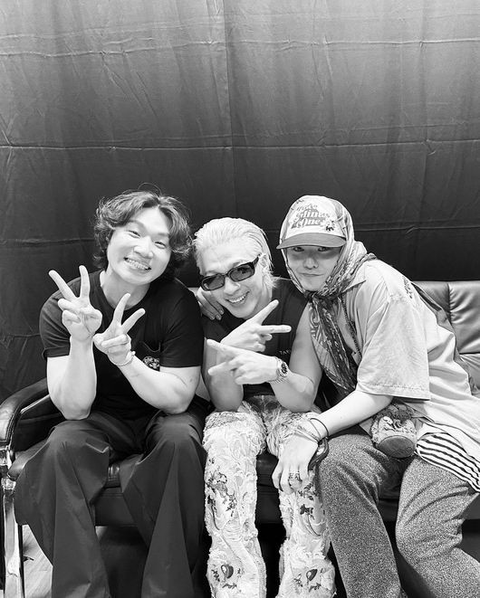 [VIDEO] BIGBANG Reunites as Full Group During Taeyang's Concert 