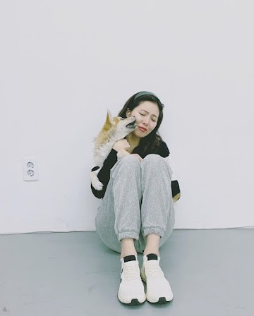 HyunA Accused of Abandoning Rescue Dog, Netizens Defend Idol With THIS Explanation