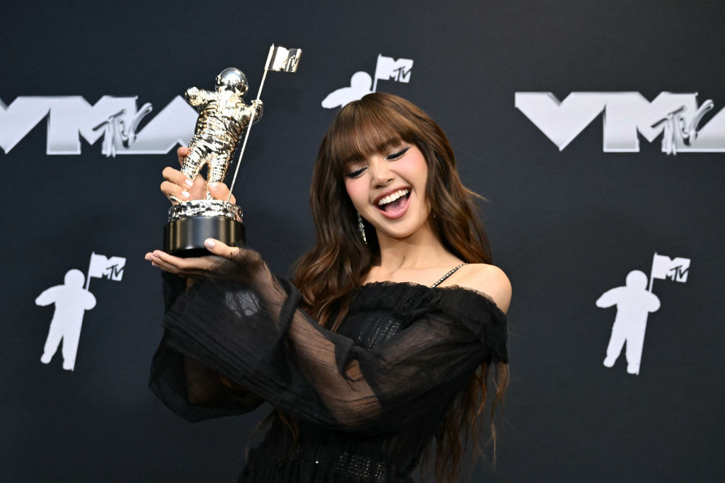 BLACKPINK Lisa Faces Backlash Over Alleged ‘Incredibly Obvious’ Lip Syncing at VMAs