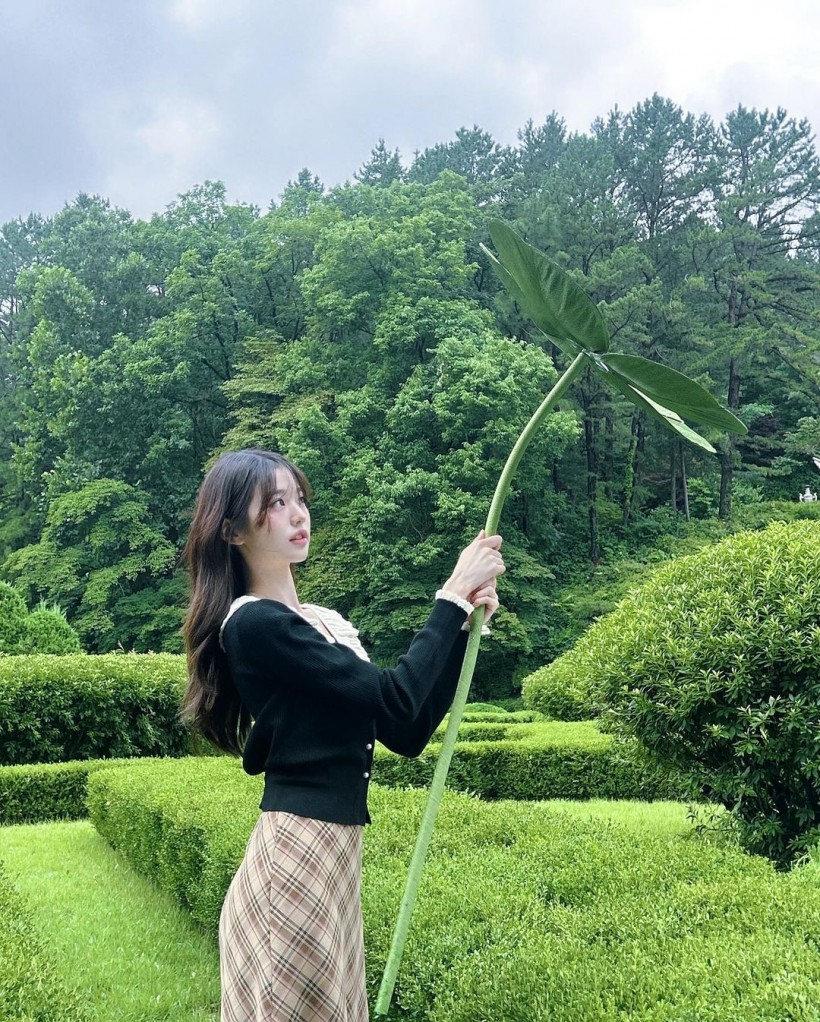 IVE Jang Wonyoung's Enchanting Visuals In 'Lucky Vicky' Post Draw Attention From DIVEs: 'Straight Out of Studio Ghibli'