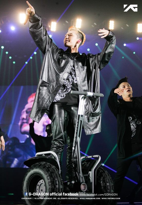 Big Bang S G Dragon 13 World Tour One Of A Kind In Osaka Japan April 27 29 13 Photos Kpopstarz