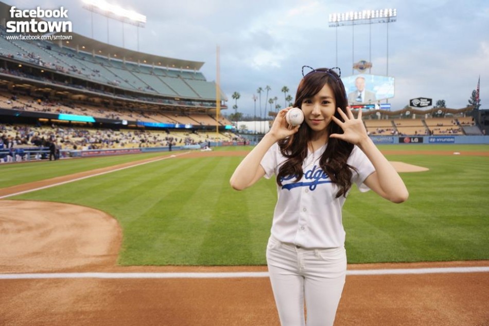 Girls' Generation's Tiffany at Dodger Stadium in Los Angeles [PHOTOS