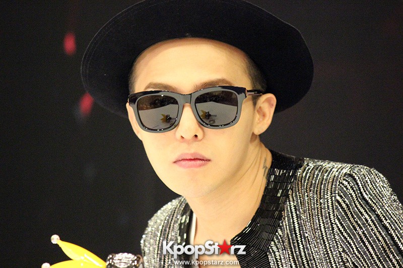 G-DRAGON Is Stylish As Ever At His 2013 World Tour: One of A Kind in ...