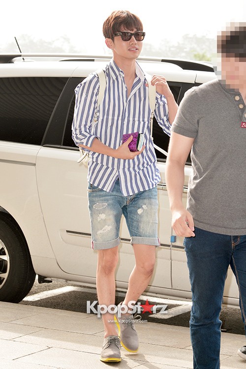 TVXQ's Max Changmin Shines with Blue Striped Shirt Leaves for Schedule ...