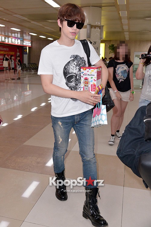 2PM Lee Jun Ho Returns To Korea After Finishing Promotion In Japan