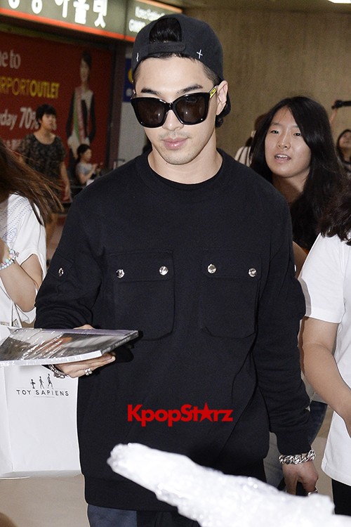 Big Bang's Taeyang Punk Attire While Returning to Korea from Japan ...